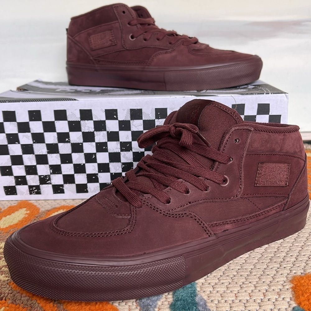 Vans Men’s Skate Half Cab
Mono Chocolate
VNDASFCDCHC
Sneakers - Picture 2 of 16